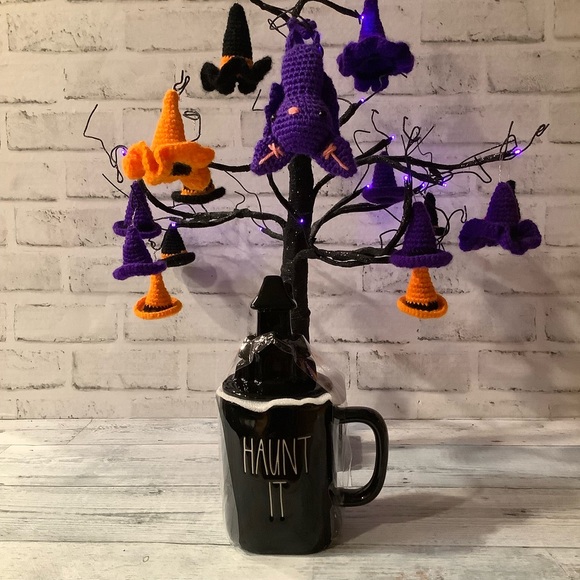Rae Dunn If You’ve Got It Flaunt It Halloween Mug With Topper - Picture 3 of 3